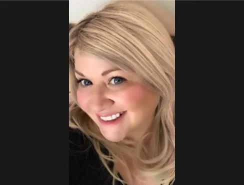 Emily, a 6-figure holistic sleep consultant business owner